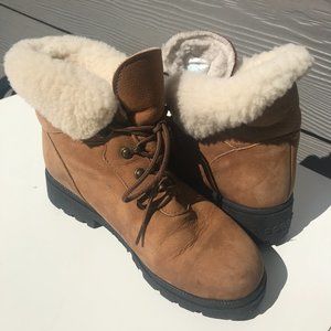 Sorel Laced Up Boots w. Faux Fur Inside Size 7M